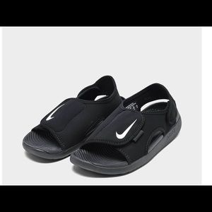 Kid’s Nike sandals new in box